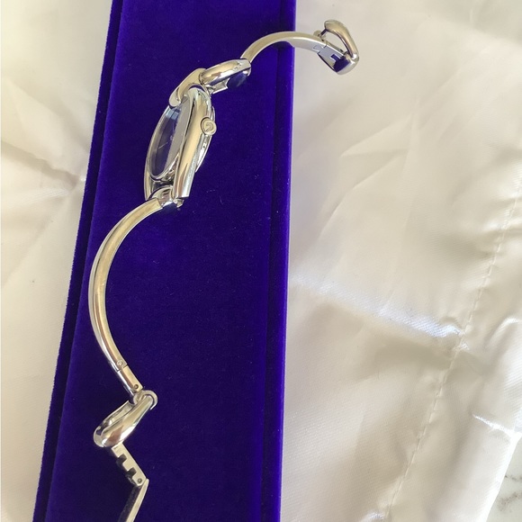 Ladies GUCCI distinctive design watch ❤️‍🔥🌹 - Picture 9 of 14